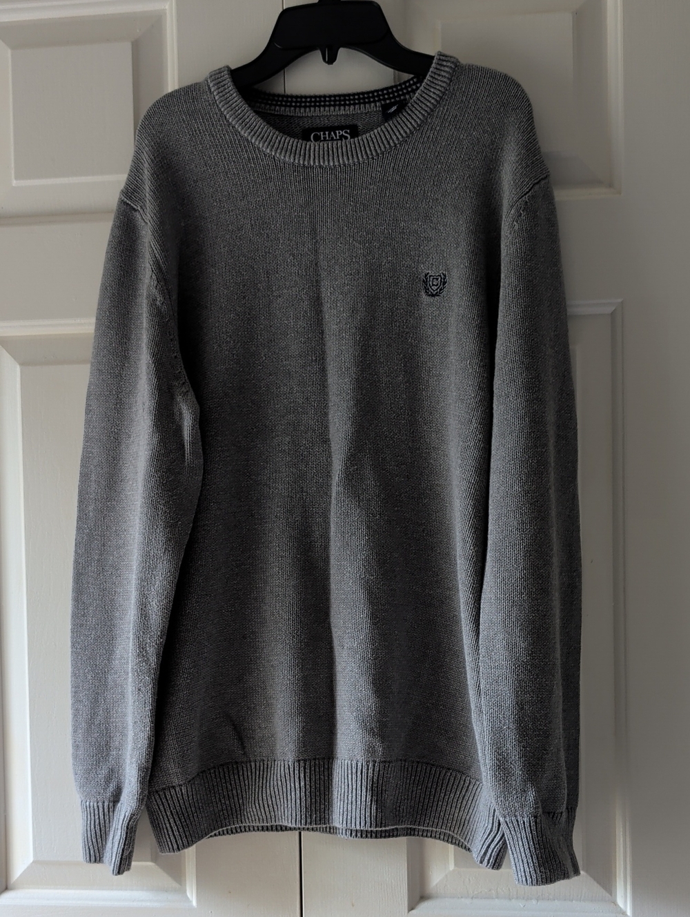 CHAPS Gray 100% Cotton Crewneck Sweater | Preppy Knit | Embroidered Crest. M